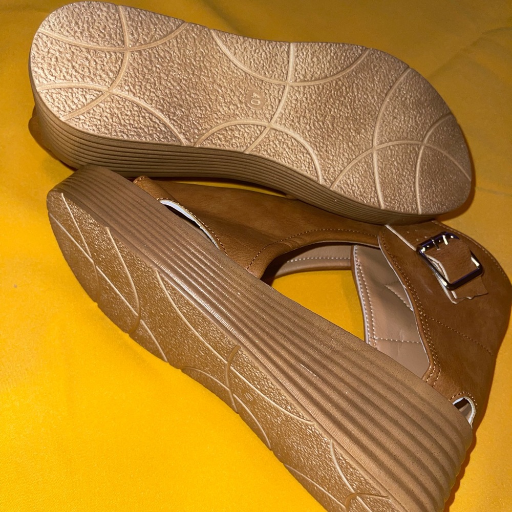 Brown faux leather sandal.